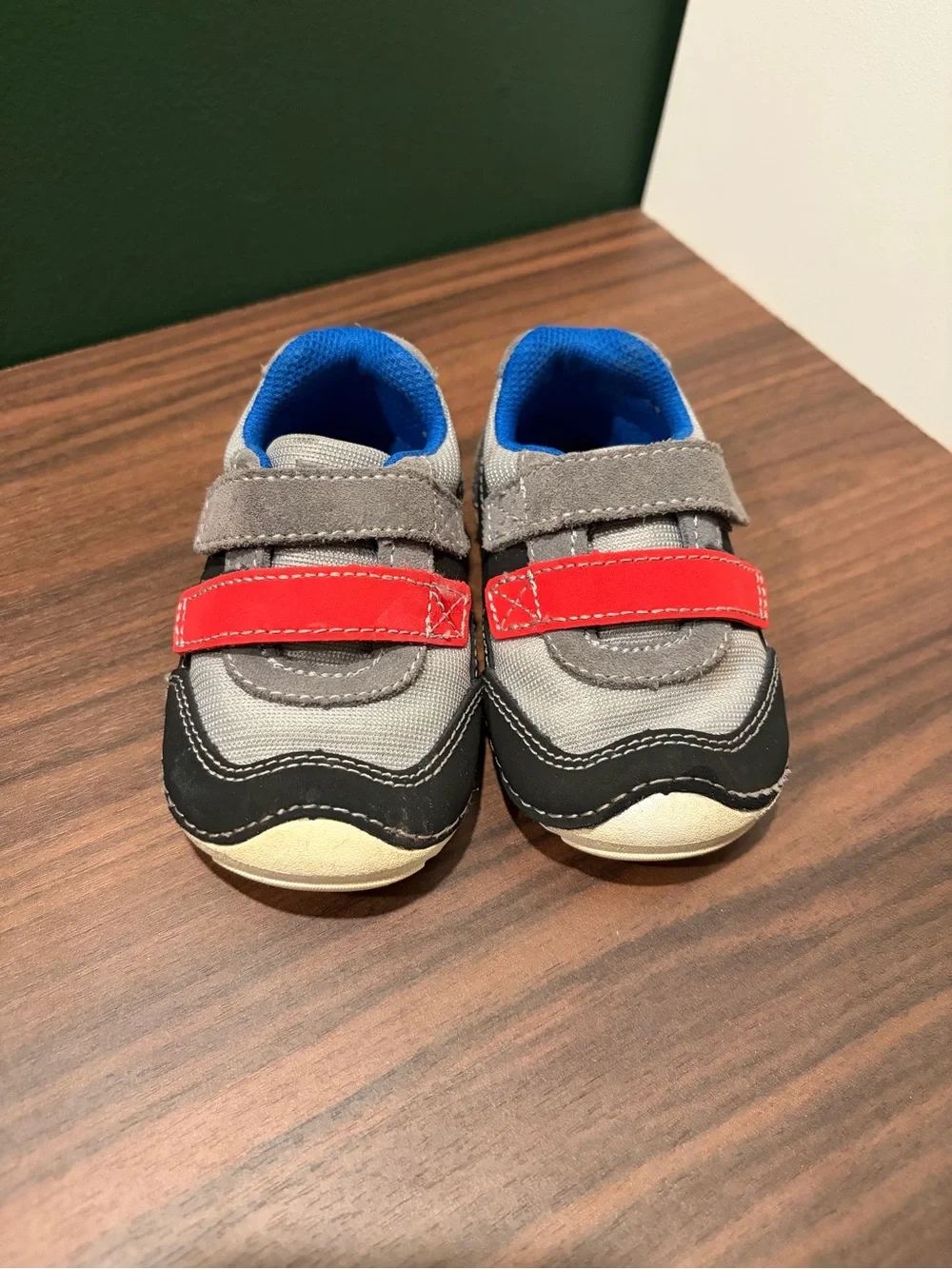 Striderite toddler Gray and Red Velcro Sneakers - size 4.5
